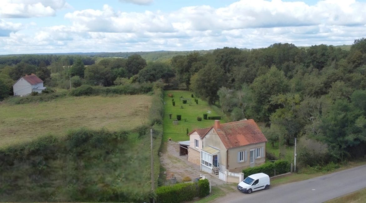 Maison_de_campagne_avec_un_joli_terrain_clos_et_arbore_de_2500_m2_0_thumbnail[1]