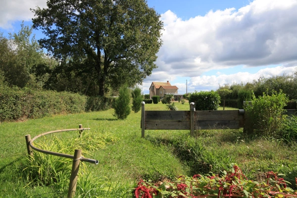 Maison_de_campagne_avec_un_joli_terrain_clos_et_arbore_de_2500_m2_7_thumbnail[1]