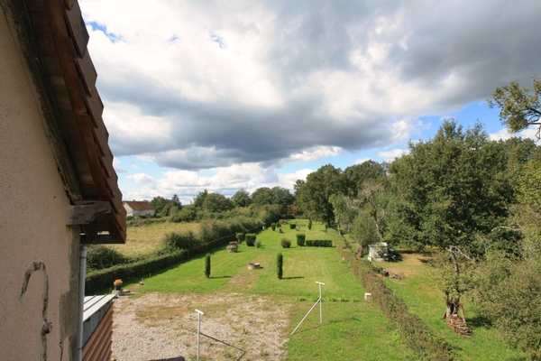 Maison_de_campagne_avec_un_joli_terrain_clos_et_arbore_de_2500_m2_9_thumbnail[1]