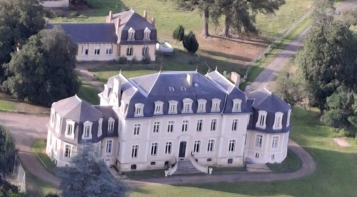 vue aérienne du chateau 08.2024 (600x450)